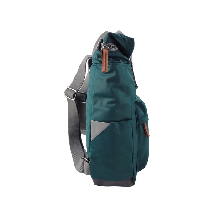 Mochila Roka London Canfield B Pequeña Sostenible Nylon Verde (Teal) - Imagen 3