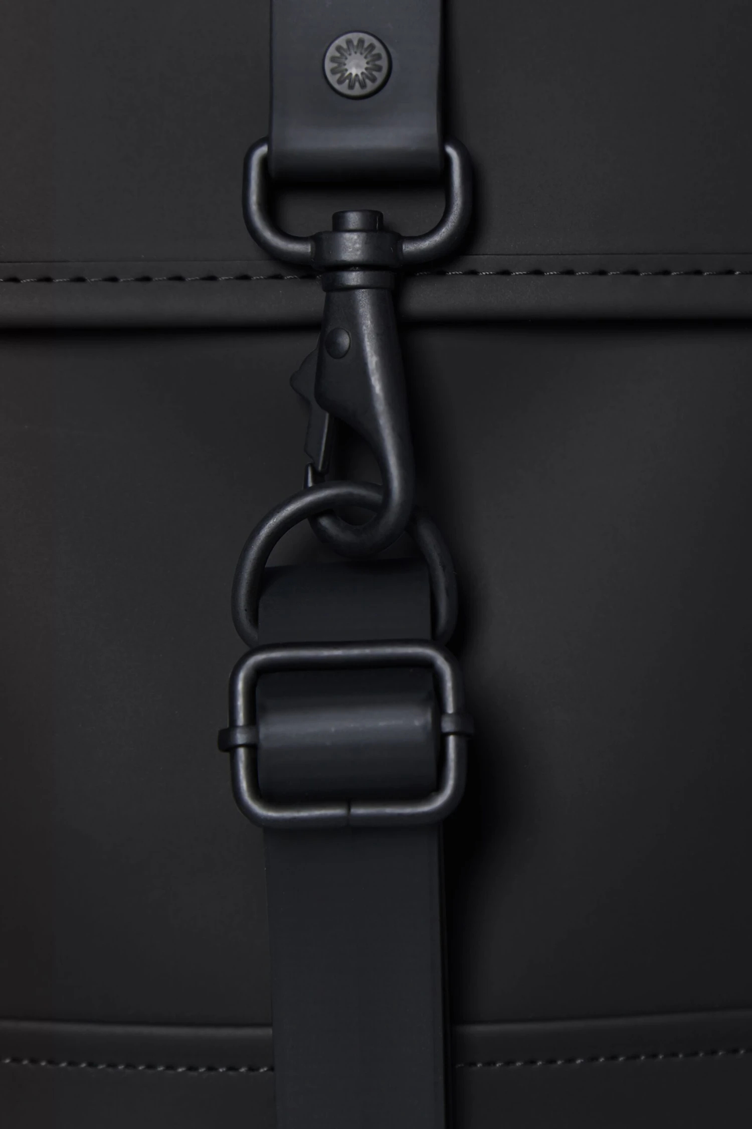 Mochila Rains Mini Negra - Imagen 3